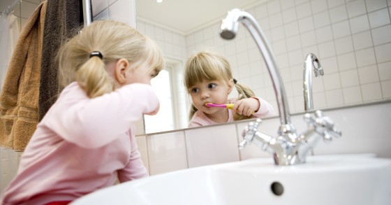 Dicas para remodelar e adaptar a casa de banho das crianças