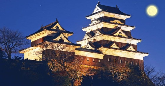 Este antigo castelo japonês de madeira foi convertido num magnífico hotel