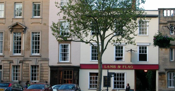 Pub histórico de Oxford fecha aos 450 anos vítima da Covid-19