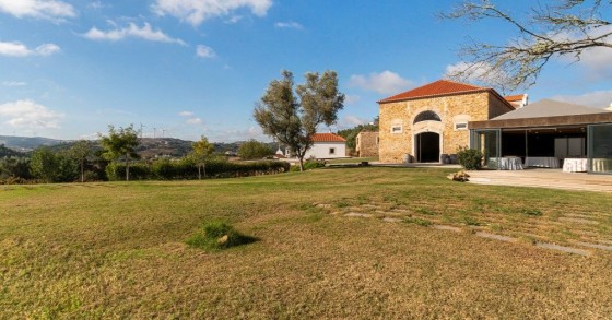 Questa bellissima tenuta di campagna è in vendita in Portogallo