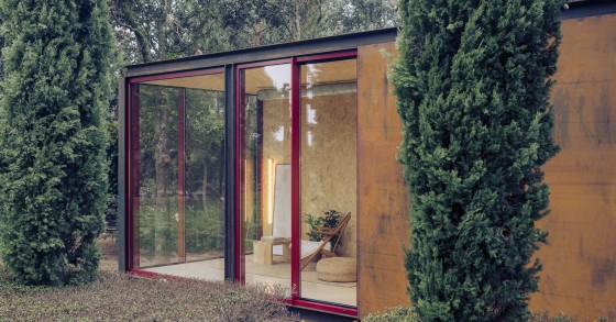 Um escritório portátil feito à medida para trabalhar no jardim