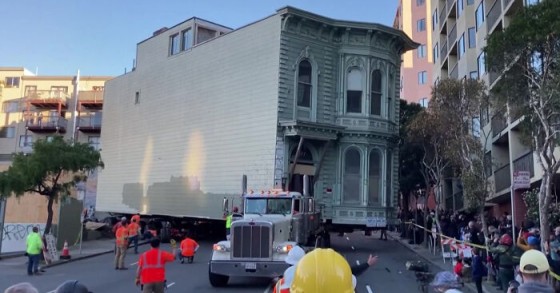 Dono de casa de 2,6 milhões em São Francisco paga 400 mil dólares para "mudá-la" de sítio