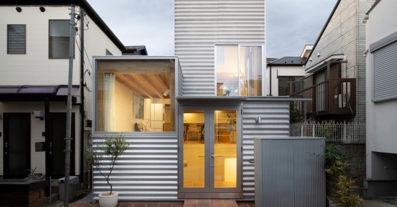 Esta casa pré-fabricada em Tóquio só tem 50 m2 e esconde um interior incrível 