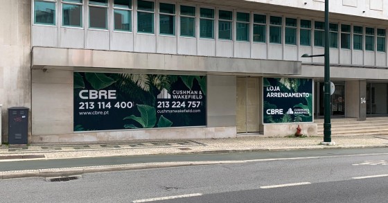 Há uma loja em Lisboa que procura novo inquilino – tem 282 m2 e situa-se na zona ‘prime’ da capital
