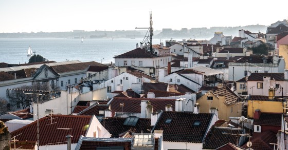 Novo imposto sobre casas vazias, mas nada de regular as rendas: a receita do FMI para a habitação