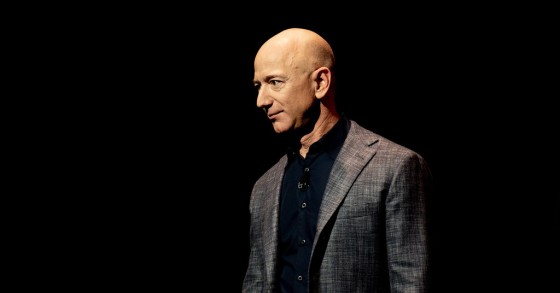 Jeff Bezos deixa cargo de diretor geral da Amazon
