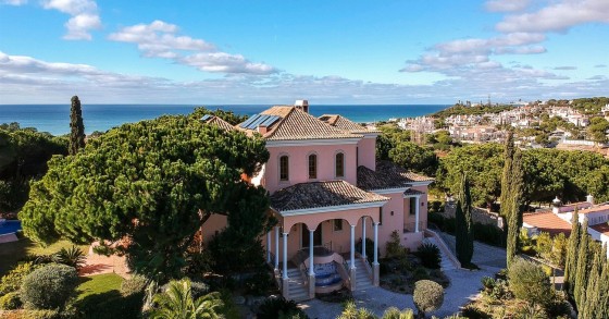Classic style mansion for sale in the Algarve