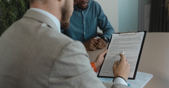 Letras pequeninas nos contratos ao consumidor proibidas a partir de hoje