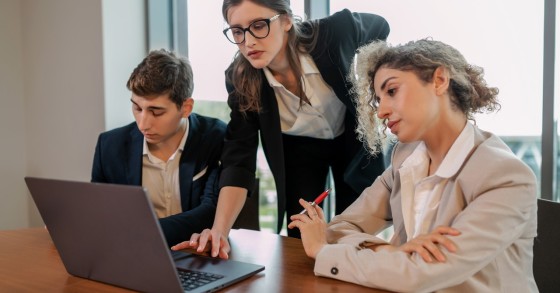 Trabalhadores e empresas: o que vai mudar na lei laboral