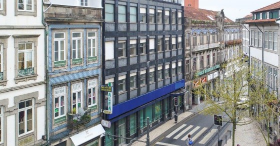 Prédio devoluto junto à Torre dos Clérigos transformado em hotel