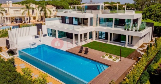 This stunning four bedroom villa would be a perfect family home in the Algarve