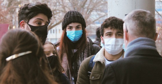 Máscaras e gel desinfetante continuam com IVA reduzido em 2022