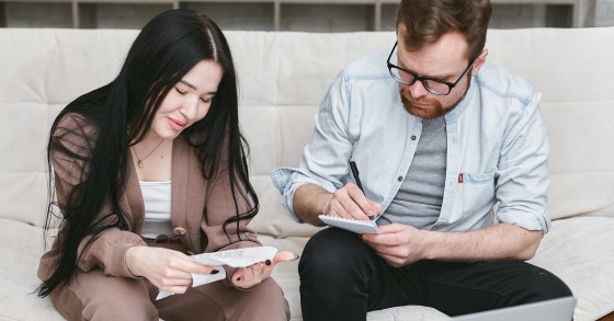 Como organizar o orçamento familiar, controlar despesas e poupar?