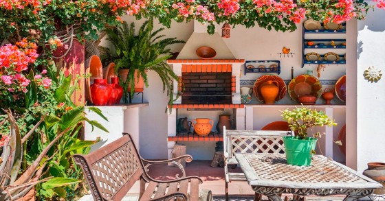 Casas com churrasqueira e jardim 