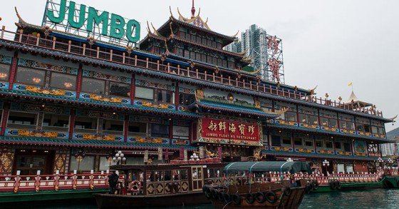 Restaurante flutuante Jumbo de Hong Kong afunda