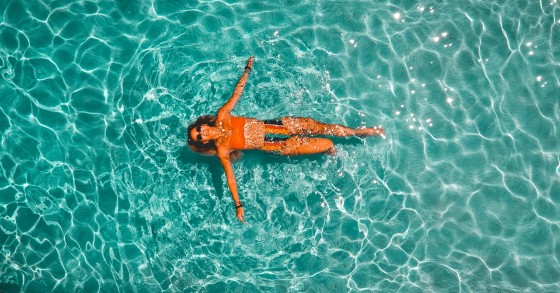 Na piscina a aproveitar subsídio de férias