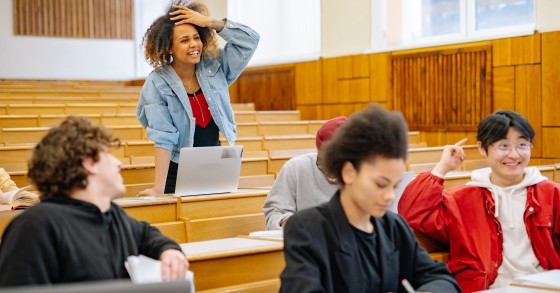 Estagiar na CE: oferta aberta para 1300 estágios pagos 