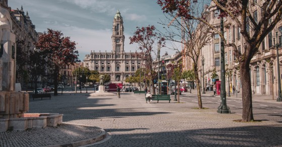 Suspensão de AL no Porto