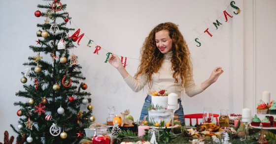decorar a mesa para a ceia de Natal