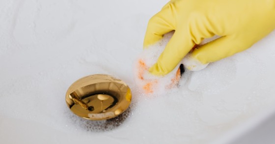 Limpeza de ralo de lavatório