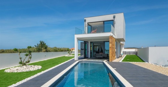 Una villa única con arquitectura moderna y vistas al mar en Leiria