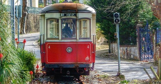 Elétrico de Sintra vai até à Praia das Maçãs