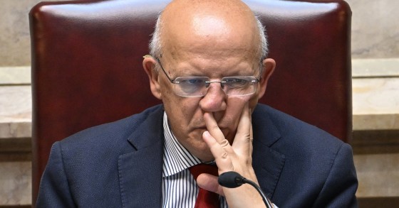 Parlamento em funções até 15 de janeiro