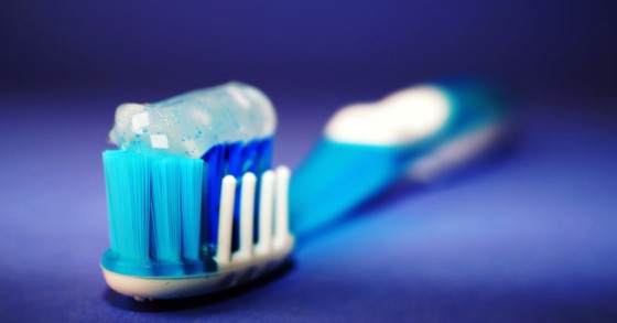 10 usos surpreendentes para pasta de dentes em casa