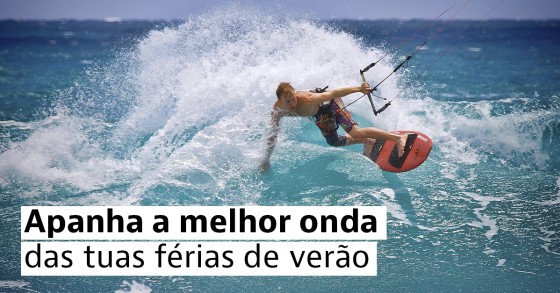 Desportos aquáticos na praia