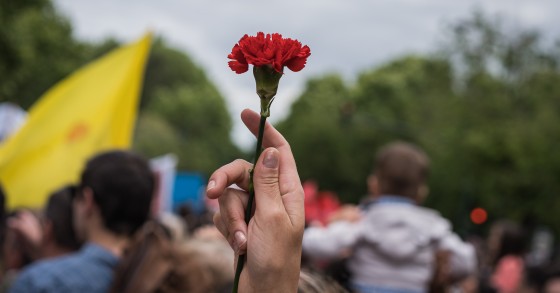 Revolução dos Cravos