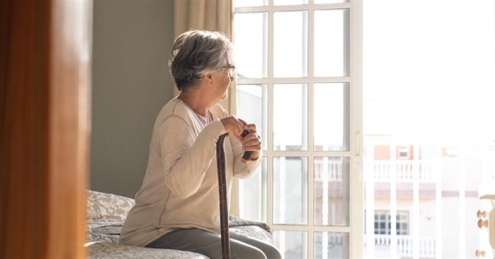 Investidores compram casas a idosos