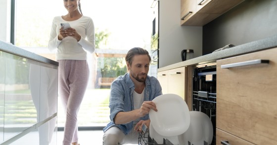 Colocar sal na máquina de lavar loiça