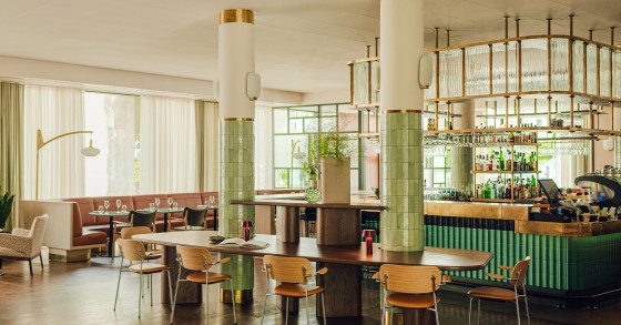 El estudio de diseño Holloway Li ha llevado a cabo una transformación excepcional en el Hotel Puro de Poznań.