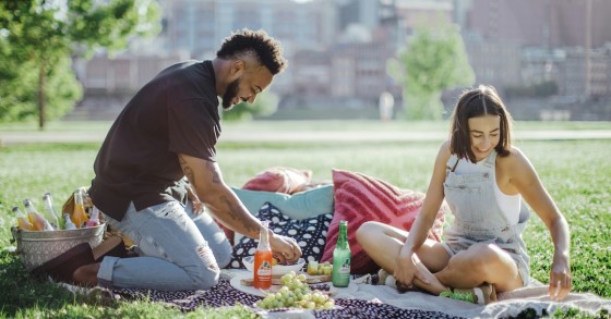 casal em piquenique