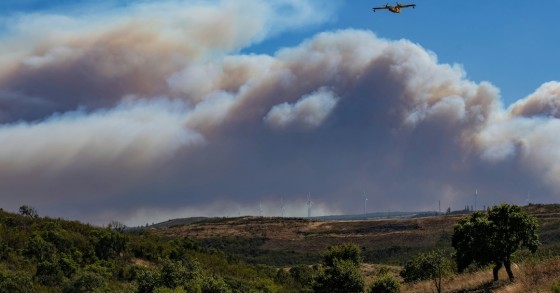 fumo provocado por um incêndio