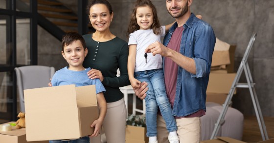 Família a comprar casa