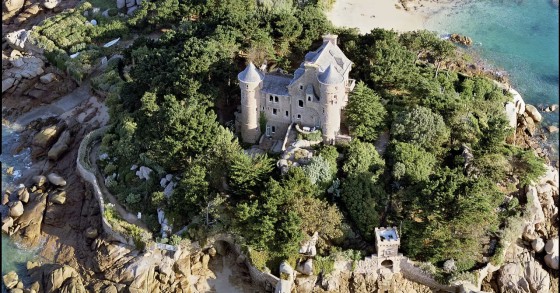 Isla privada con castillo a la venta en Francia