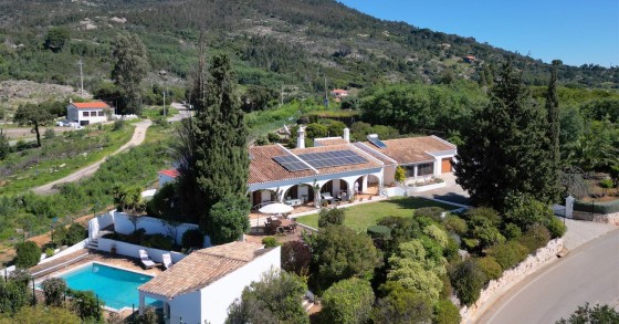 Casas de luxo perto da montanha