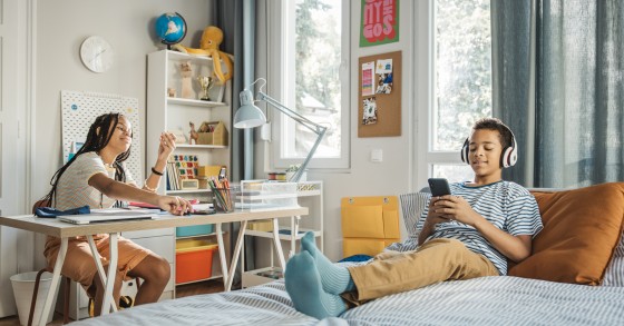 Organizar o quarto para os irmãos
