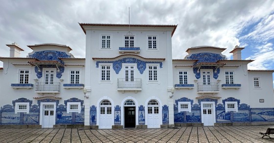 Azulejos, patios et maisons blanchies à la chaux : les secrets de l’architecture portugaise