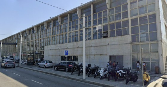 Edifício transparente no Porto