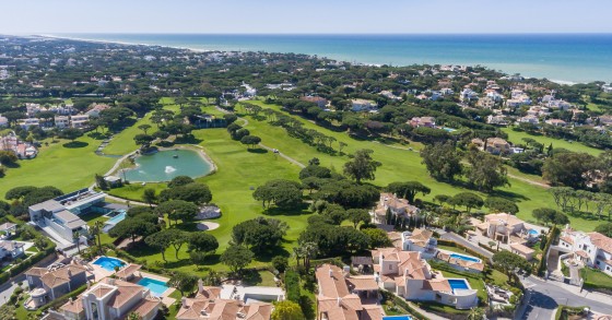 Vale do Lobo property guide