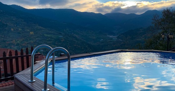 Piscina de madeira pré-fabricada