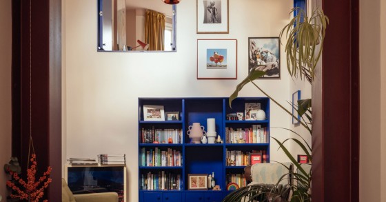 En este proyecto londinense se demuestra cómo el tono azul puede cohesionar y revitalizar por completo una residencia.