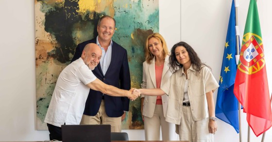 Assinatura de contrato da residência universitária da Universidade NOVA de Lisboa - da esquerda para a direita temos: José Júlio Alferes, Ricardo Kendall, Vera Kendall.e Ana José Teixeira