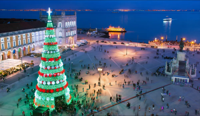 lisbonchristmas.png?VersionId=Ln_r0q6z7GPcJDNjg.LcGtGYeKarw0VR&itok=2jZG3gn2