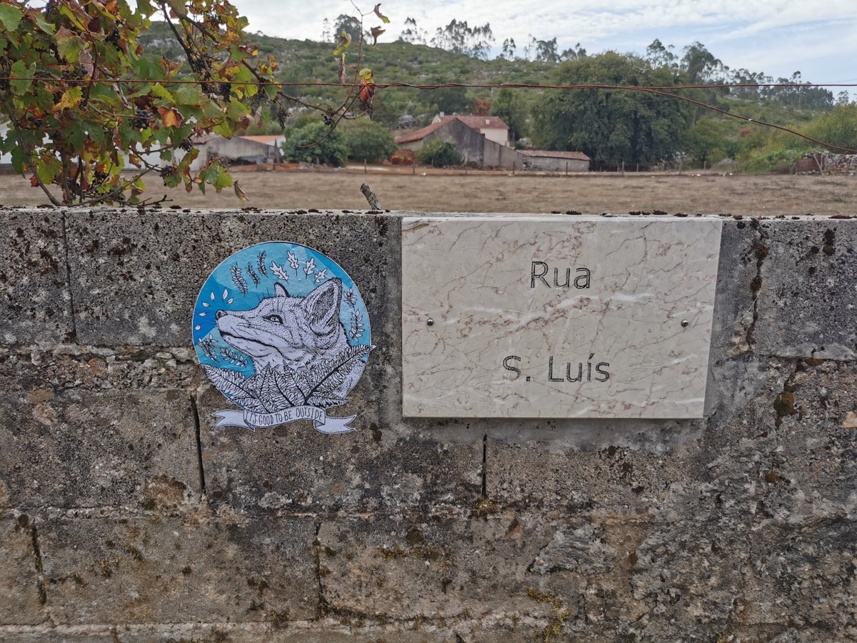 Há uma aldeia em Portugal com obras de artistas do mundo inteiro bem