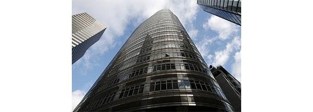 arranha-céus lipstick tem 34 pisos e quase 140 metros de altura nova iorque: arranha-céus que albergava escritórios de madoff na falência