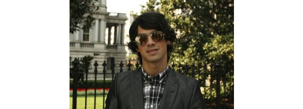 casas de famosos: irmão do meio dos jonas brothers compra novo apartamento em los angeles (fotos)