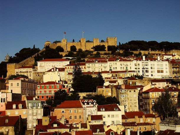 casas para arrendar na freguesia do castelo estão avaliadas em 14 euros por m2 freguesia do castelo tem as rendas mais caras de lisboa